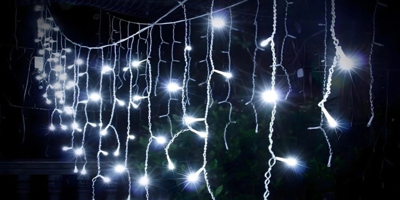 Białe Zimne Sople 300LED Flash 13,3m Lampki Kurtyna Zewnętrzna Świąteczna