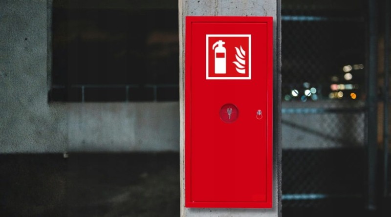 Szafka Ochronna na Gaśnicę 6kg 6L 4kg 2kg Nadtynkowa Metalowa Czerwona Znak