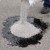 Uniwersalny Mineralny Sypki Sorbent do oleju Worek 25kg Ziarnistość 0,2-1mm