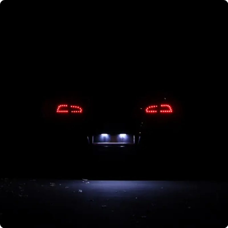 Zestaw Zasobnik Zapasowych Żarówek H4 12v 55W Komplet Bezpieczników 30szt