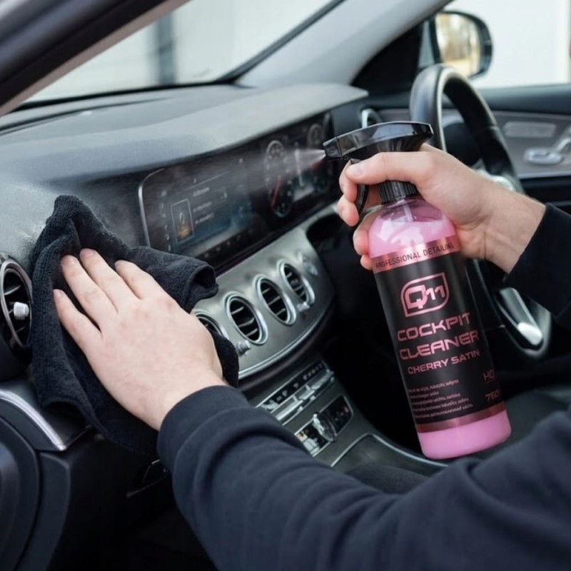 Q11 CHERRY Preparat do pielęgnacji kokpitów 750 ML SATYNA Z ATOMIZEREM